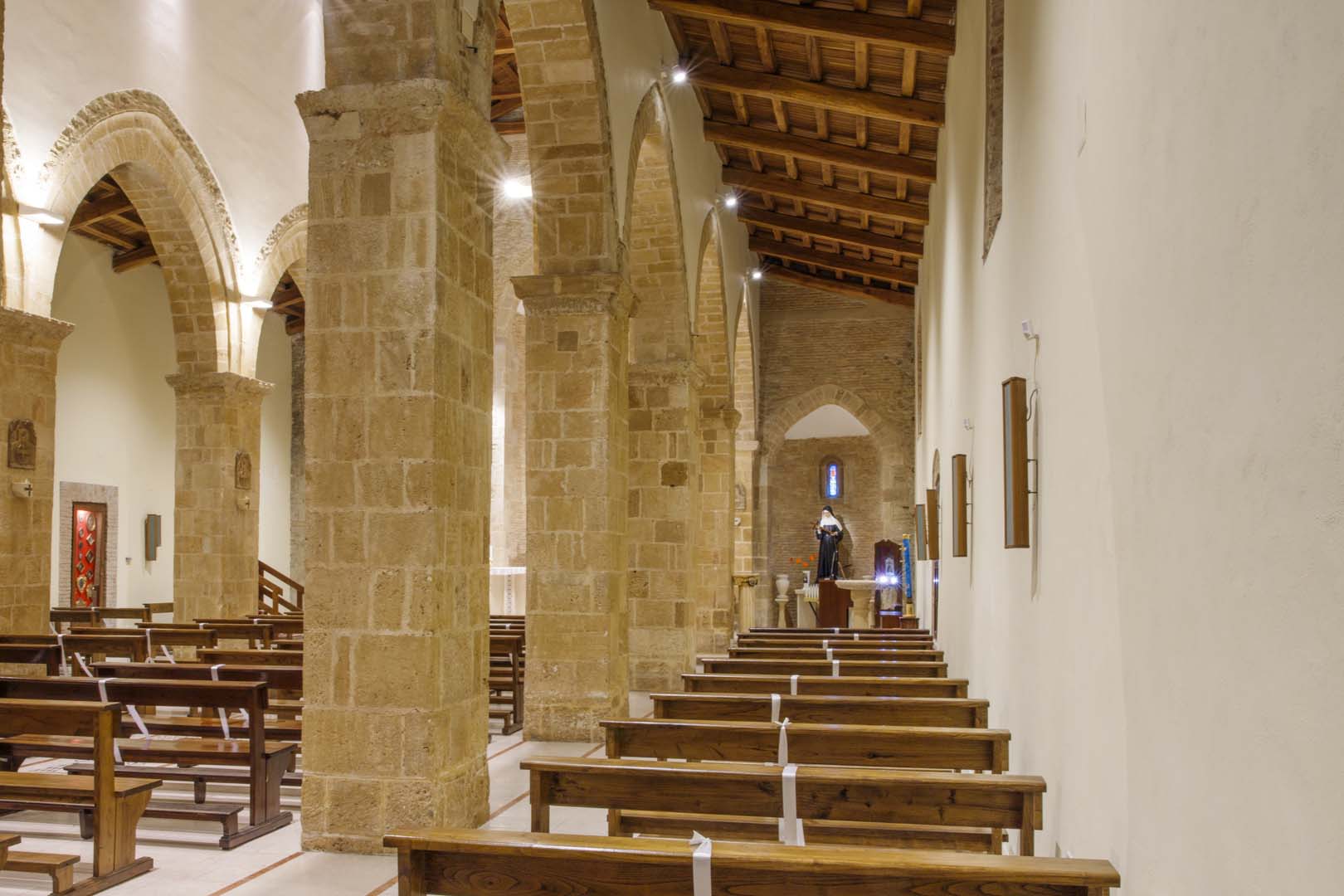 Illuminazione a led navata lateraleSantuario Madonna del Casale a Pisticci