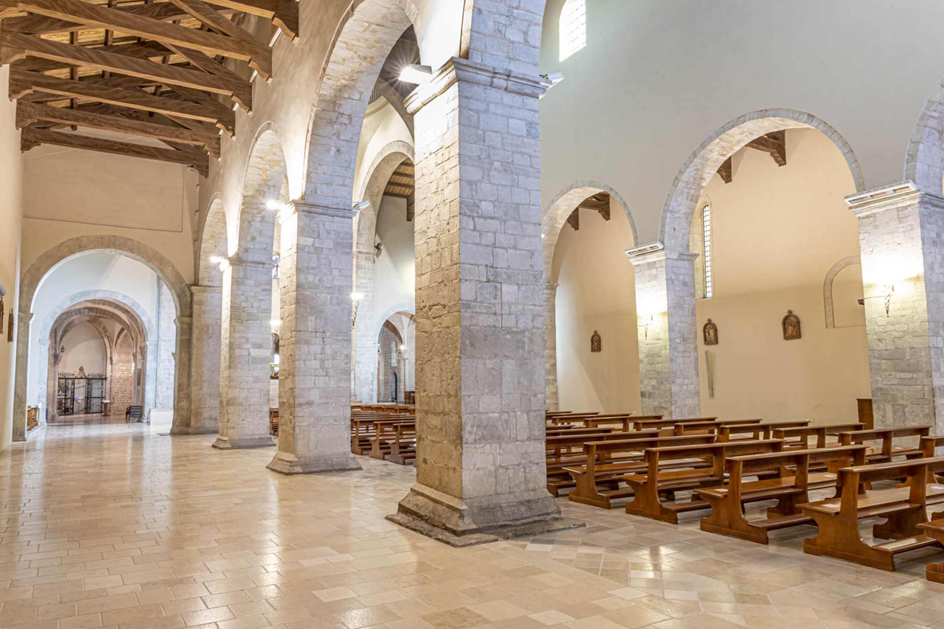 illuminazione a led navata laterale cattedrale Acerenza